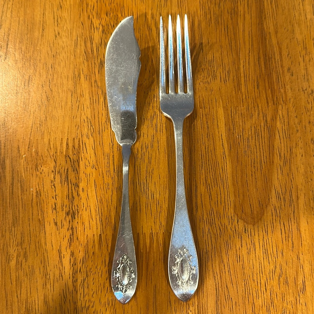 CV silver fork and spreading knife with the same pattern. Early 1900’s